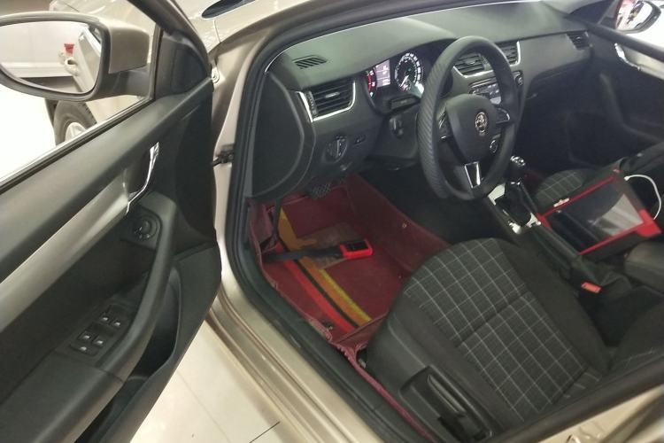 Used Skoda Octavia 2019 TSI230 DSG Comfort Edition Driver Seat