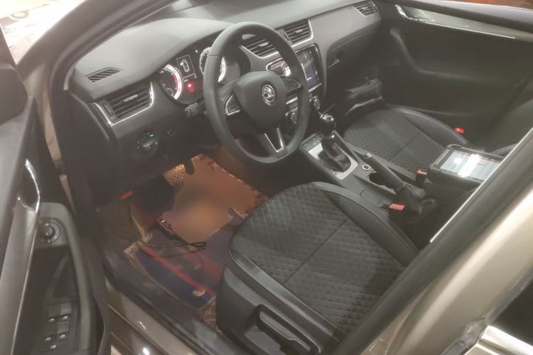 Used Skoda Octavia 2019 1.5L Automatic Smart Drive Luxury Edition China VI Standard Driver Seat