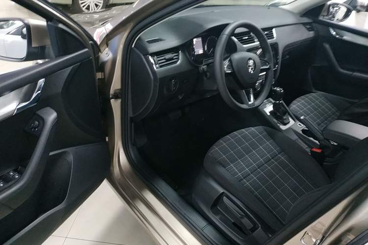 Used Skoda Octavia 2019 1.5L Automatic Comfort Edition Driver Seat