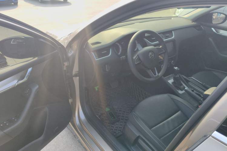 Used Skoda Octavia 2019 TSI280 DSG SmartDrive Luxury Edition China VI Driver Seat