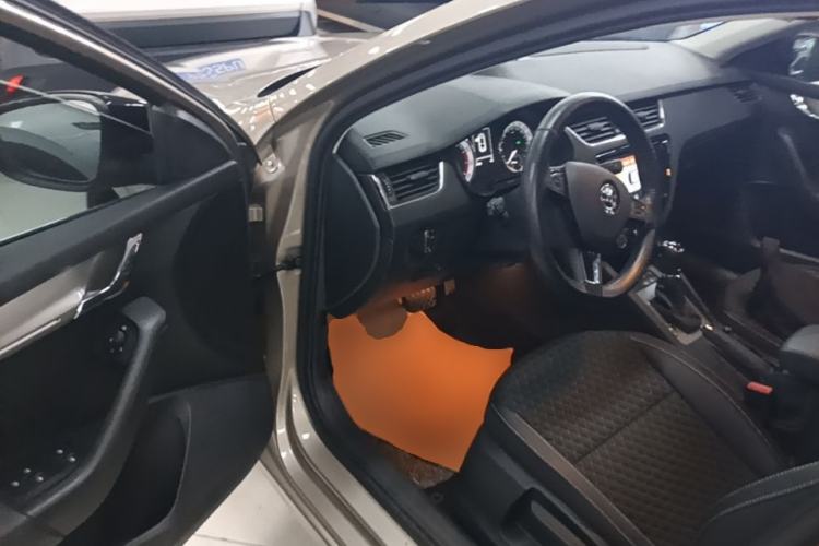 Used Skoda Octavia 2019 TSI280 DSG SmartDrive Luxury Edition China VI Driver Seat