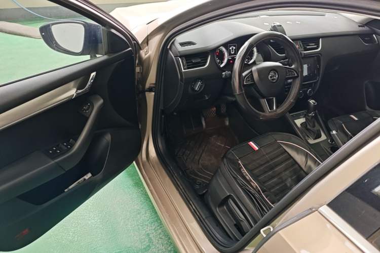 Used Skoda Octavia 2019 TSI280 DSG SmartDrive Luxury Edition China VI Driver Seat