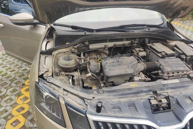 Used Skoda Octavia 2019 1.5L Automatic Luxury Edition Engine Bay Right
