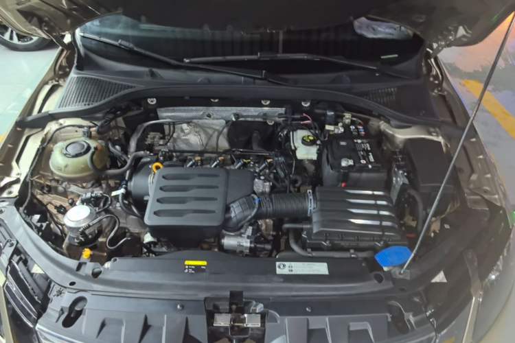 Used Skoda Octavia 2019 1.5L Automatic Smart Drive Luxury Edition China VI Standard Engine Bay