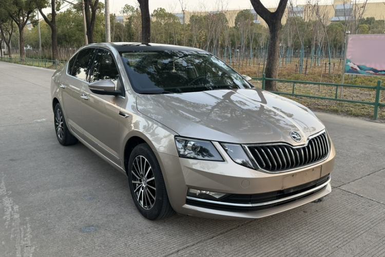 Used Skoda Octavia 2019 1.5L Automatic Luxury Edition Exterior 2