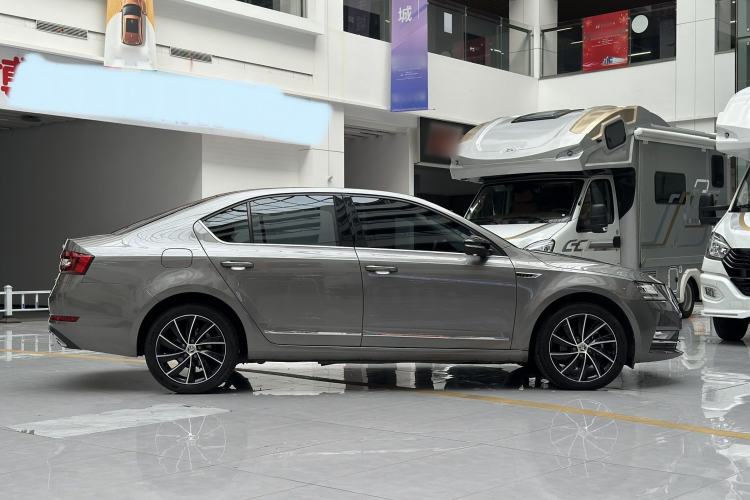 Used Skoda Octavia 2019 TSI280 DSG Luxury Edition Exterior 2