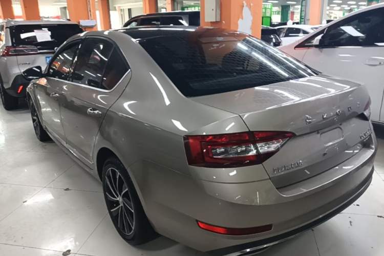 Used Skoda Octavia 2019 TSI280 DSG SmartDrive Luxury Edition China VI Exterior 2