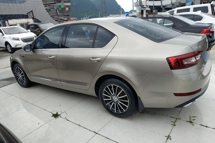Used Skoda Octavia 2019 TSI230 DSG Luxury Edition Exterior 3
