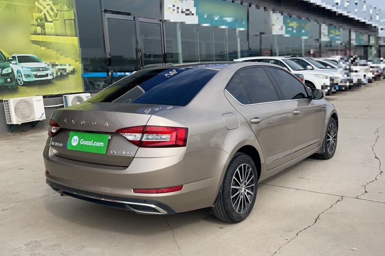 Used Skoda Octavia 2019 1.5L Automatic Smart Drive Luxury Edition China VI Standard Exterior 3