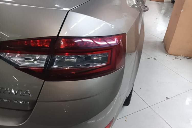 Used Skoda Octavia 2019 TSI280 DSG SmartDrive Luxury Edition China VI Exterior 3