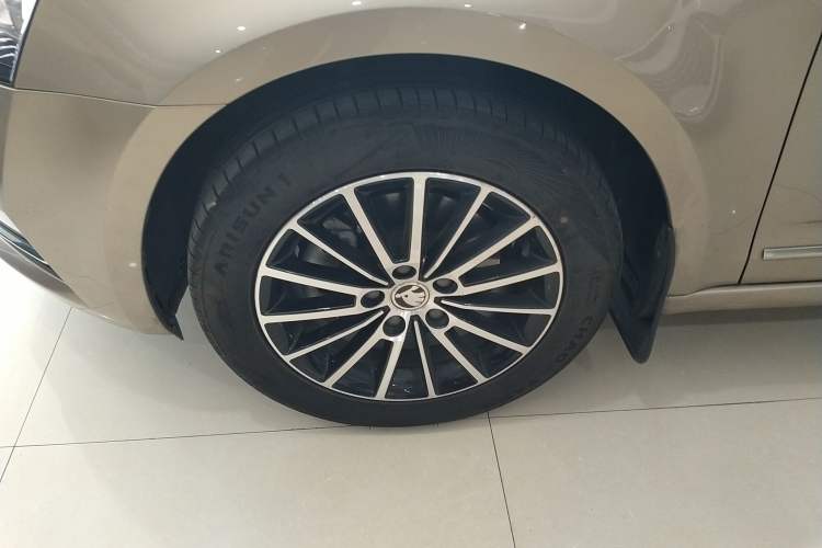 Used Skoda Octavia 2019 1.5L Automatic Luxury Edition Exterior 4