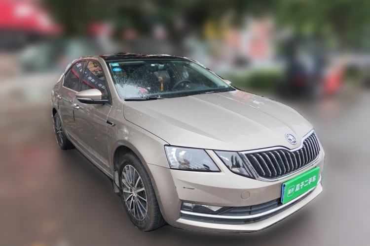 Used Skoda Octavia 2019 1.5L Automatic Smart Drive Luxury Edition China VI Standard Front Right 45 Deg