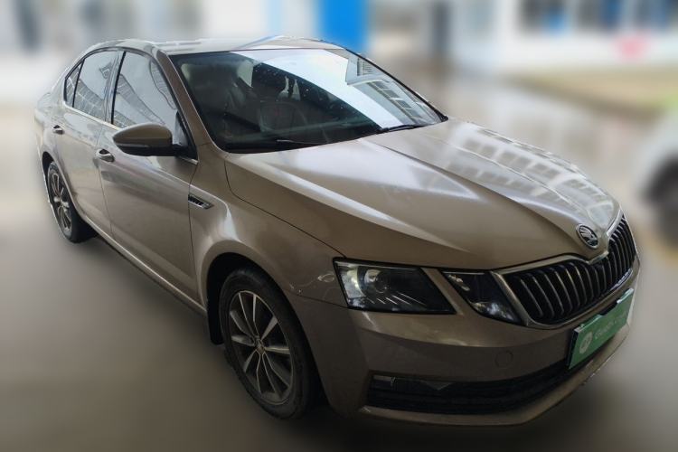Used Skoda Octavia 2019 1.5L Manual SmartDrive Comfort Edition China VI Standard Front Right 45 Deg