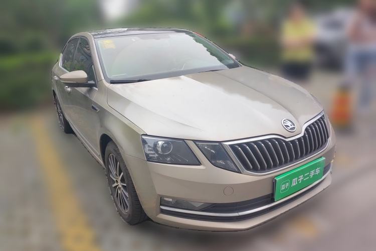 Used Skoda Octavia 2019 1.5L Automatic Luxury Edition Front Right 45 Deg