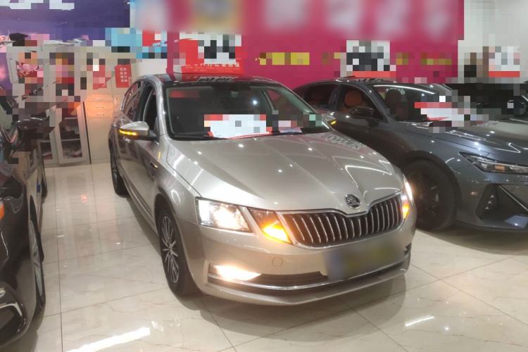 Used Skoda Octavia 2019 1.5L Automatic Smart Drive Luxury Edition China VI Standard Front Right 45 Deg
