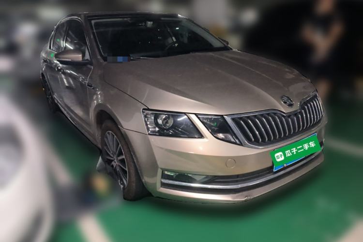 Used Skoda Octavia 2019 TSI230 DSG Luxury Edition Front Right 45 Deg