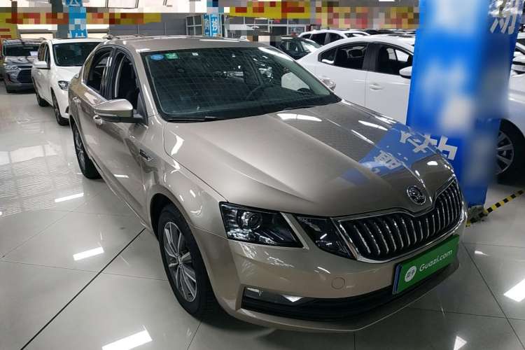 Used Skoda Octavia 2019 1.5L Automatic Comfort Edition Front Right 45 Deg