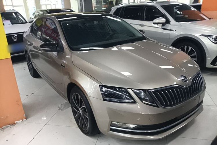 Used Skoda Octavia 2019 TSI280 DSG SmartDrive Luxury Edition China VI Front Right 45 Deg