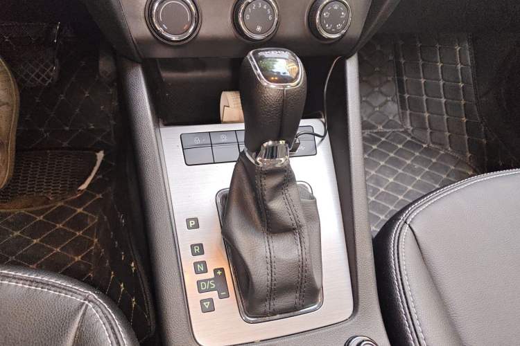 Used Skoda Octavia 2019 1.5L Automatic SmartDrive Comfort Edition China V Standard Gear Lever