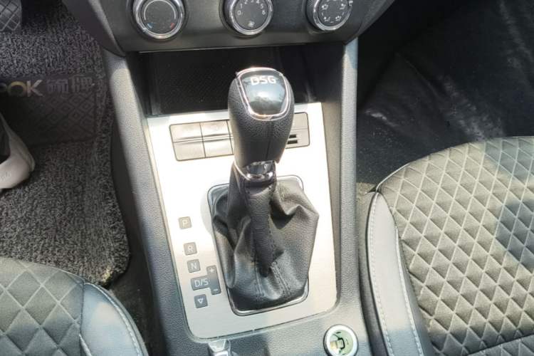 Used Skoda Octavia 2019 TSI280 DSG Luxury Edition Gear Lever