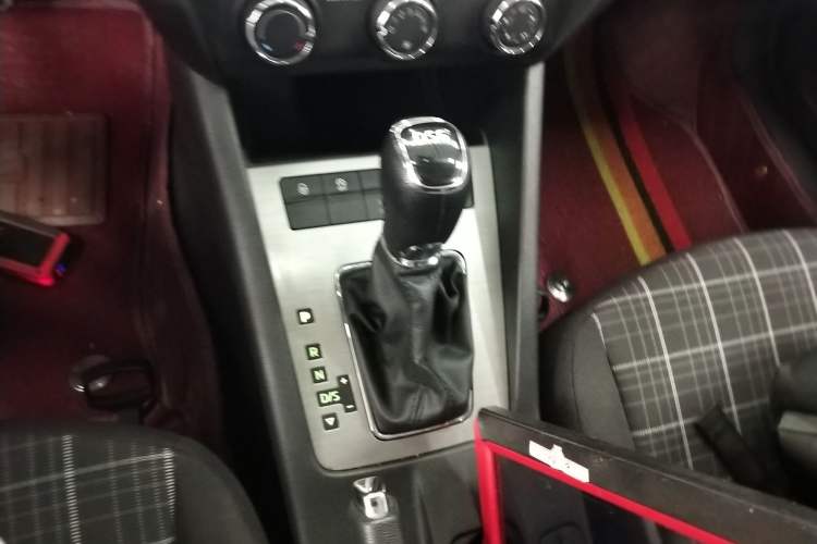 Used Skoda Octavia 2019 TSI230 DSG Comfort Edition Gear Lever