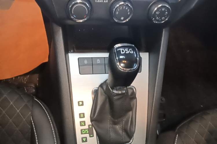 Used Skoda Octavia 2019 TSI280 DSG SmartDrive Luxury Edition China VI Gear Lever