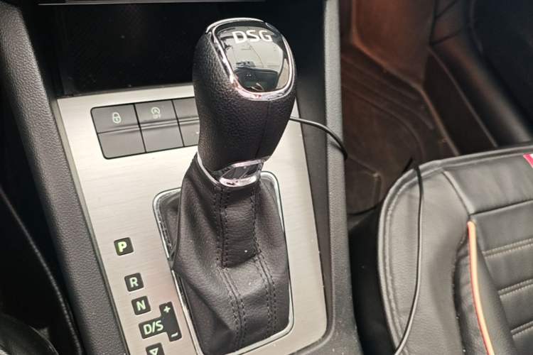 Used Skoda Octavia 2019 TSI280 DSG SmartDrive Luxury Edition China VI Gear Lever