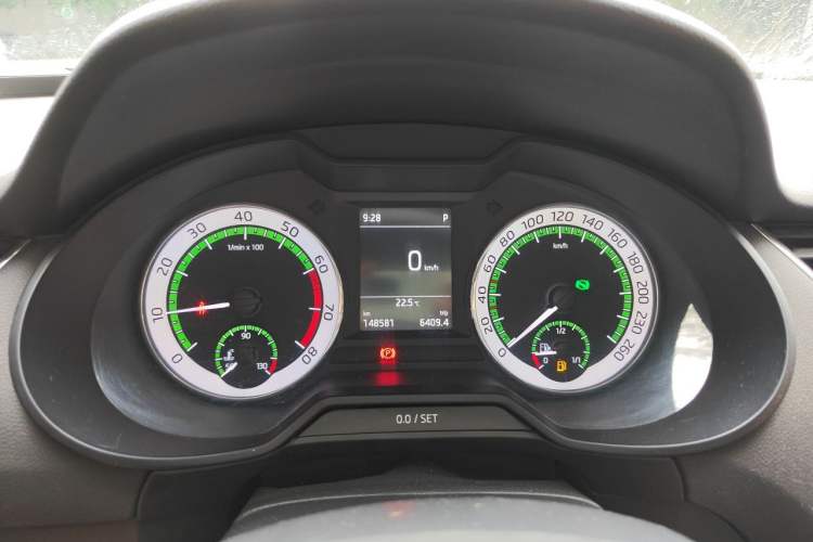 Used Skoda Octavia 2019 1.5L Automatic Smart Drive Luxury Edition China VI Standard Instrument Cluster