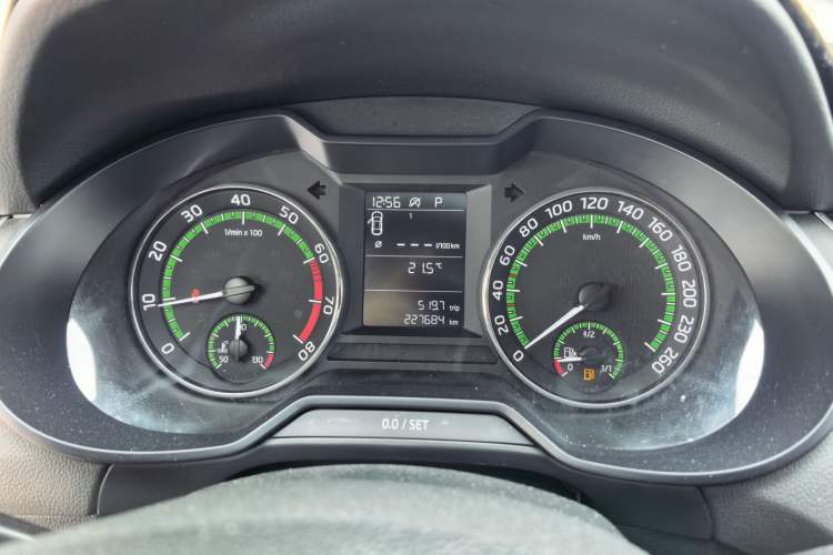 Used Skoda Octavia 2019 1.5L Automatic SmartDrive Comfort Edition China VI Standard Instrument Cluster