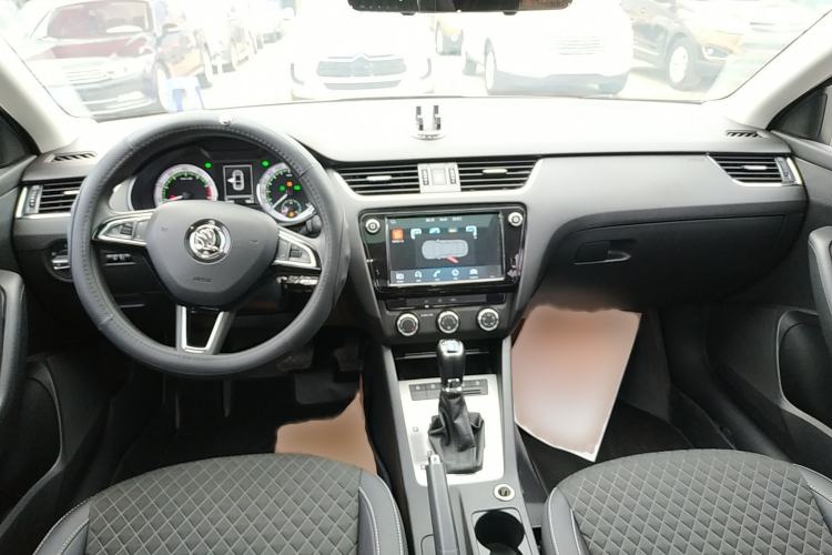 Used Skoda Octavia 2019 TSI230 DSG Luxury Edition Interior 2