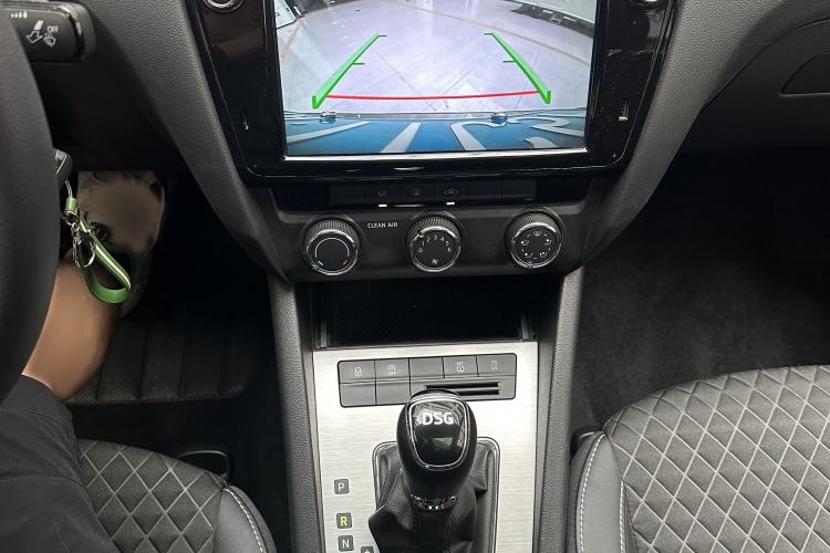 Used Skoda Octavia 2019 TSI280 DSG Luxury Edition Interior 2
