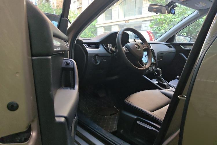 Used Skoda Octavia 2019 1.5L Automatic SmartDrive Comfort Edition China V Standard Interior 3