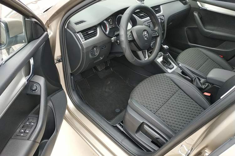 Used Skoda Octavia 2019 TSI230 DSG Luxury Edition Interior 3