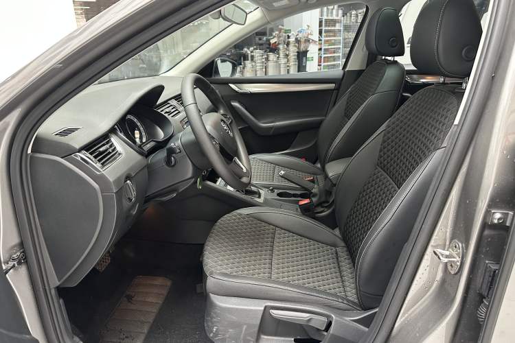 Used Skoda Octavia 2019 TSI280 DSG Luxury Edition Interior 3