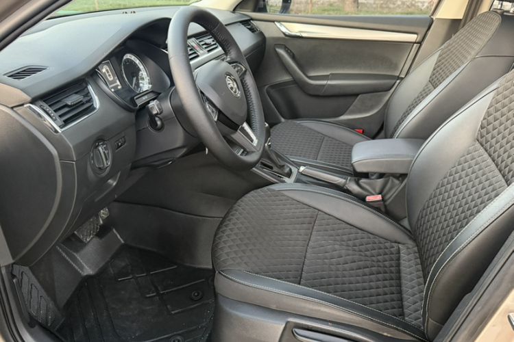 Used Skoda Octavia 2019 1.5L Automatic Luxury Edition Interior 4