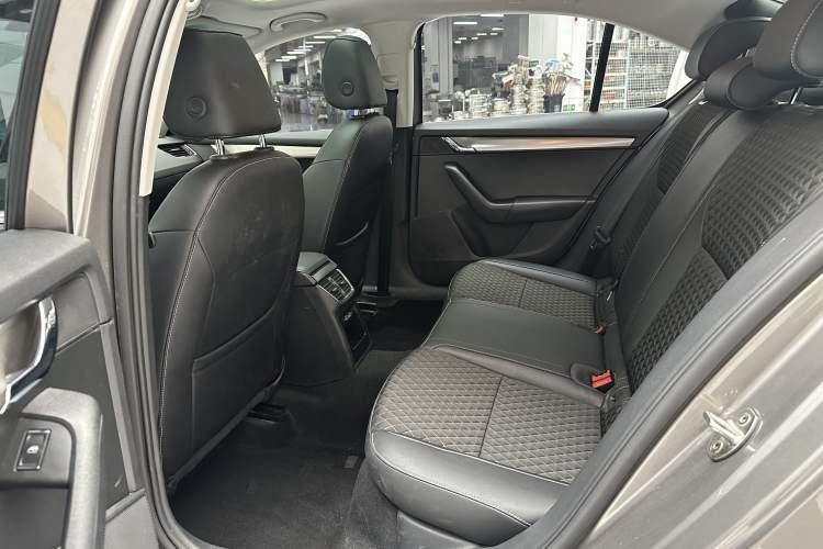 Used Skoda Octavia 2019 TSI280 DSG Luxury Edition Interior 4
