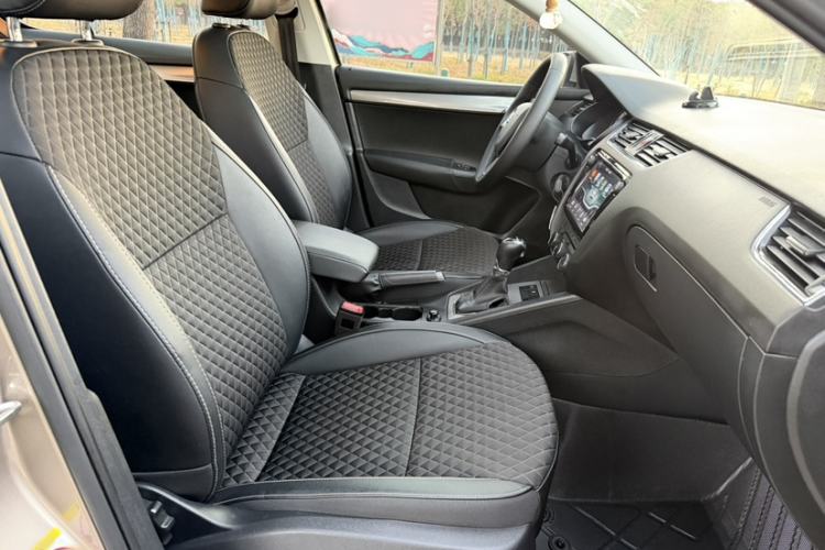 Used Skoda Octavia 2019 1.5L Automatic Luxury Edition Interior 6