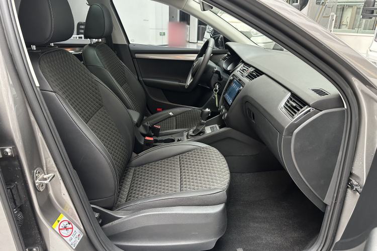 Used Skoda Octavia 2019 TSI280 DSG Luxury Edition Interior 6