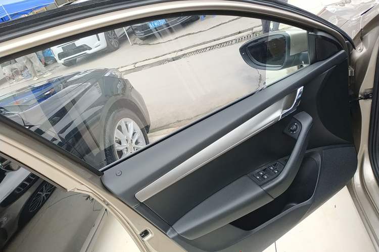 Used Skoda Octavia 2019 TSI230 DSG Luxury Edition Interior 7