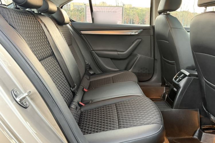Used Skoda Octavia 2019 1.5L Automatic Luxury Edition Interior 7
