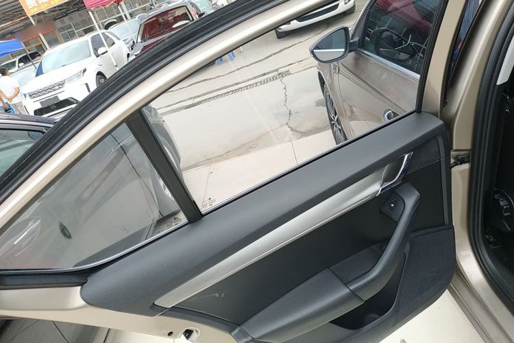 Used Skoda Octavia 2019 TSI230 DSG Luxury Edition Interior 8