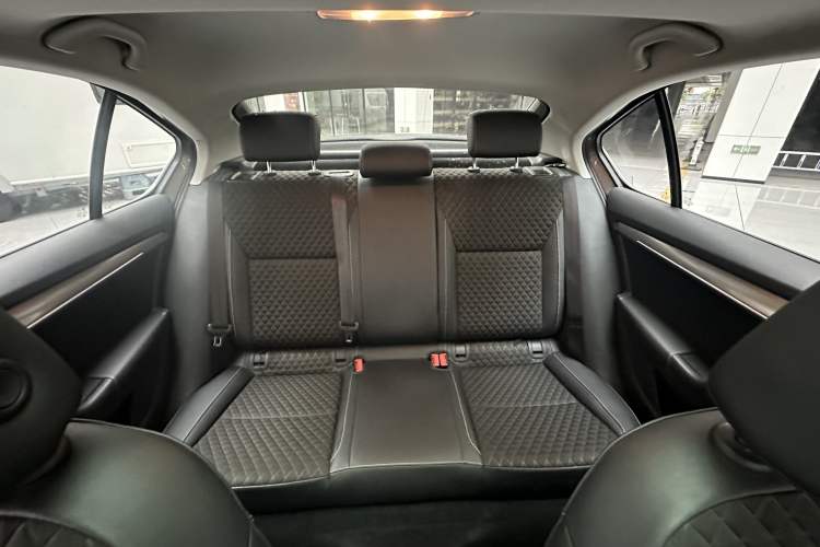 Used Skoda Octavia 2019 TSI280 DSG Luxury Edition Interior 8