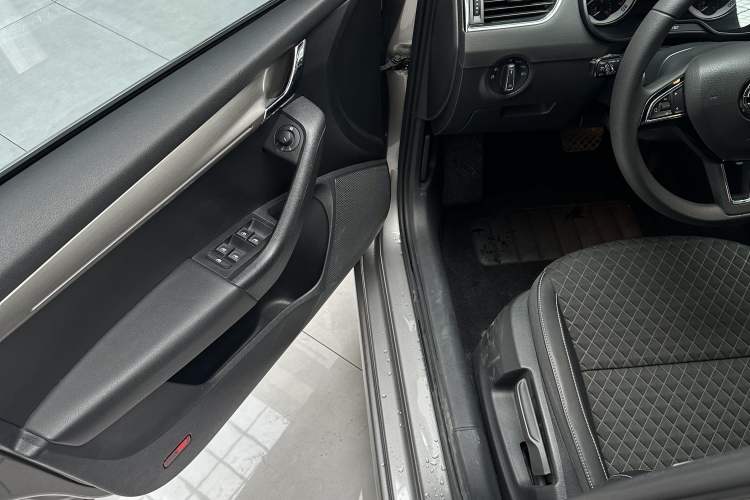 Used Skoda Octavia 2019 TSI280 DSG Luxury Edition Interior 9