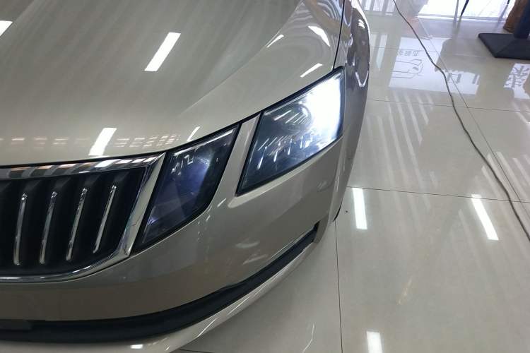 Used Skoda Octavia 2019 TSI230 DSG Comfort Edition Left Front Headlight