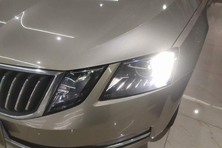 Used Skoda Octavia 2019 1.5L Automatic Smart Drive Luxury Edition China VI Standard Left Front Headlight