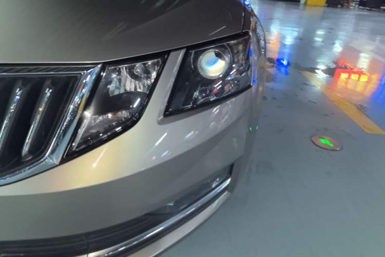 Used Skoda Octavia 2019 1.5L Automatic Smart Drive Luxury Edition China VI Standard Left Front Headlight