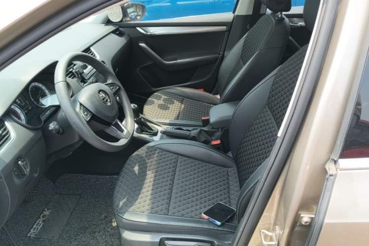 Used Skoda Octavia 2019 TSI280 DSG Luxury Edition Left Front Seat