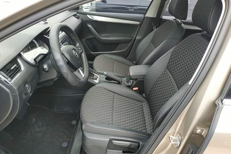 Used Skoda Octavia 2019 TSI230 DSG Luxury Edition Left Front Seat