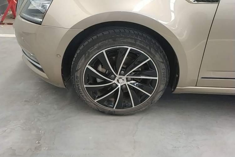 Used Skoda Octavia 2019 TSI280 DSG Smart Drive Flagship Edition China VI Left Front Wheel Hub