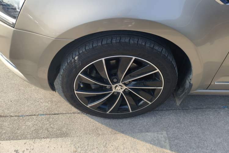 Used Skoda Octavia 2019 TSI280 DSG SmartDrive Luxury Edition China VI Left Front Wheel Hub
